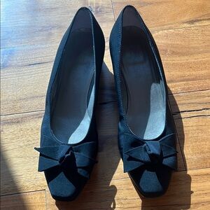 Ros Hommerson Black Flats Sleek Slip-On Design